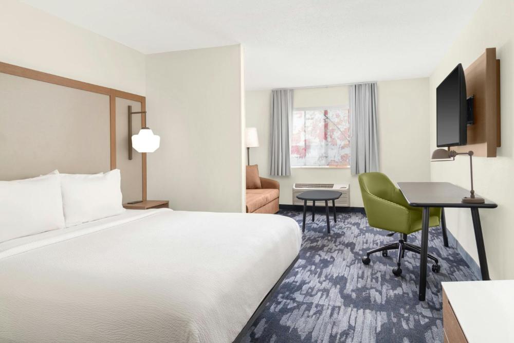 Executive King Suite wth Sofa Bed and Roll-In Shower - Mobility and Hearing Accessible interior